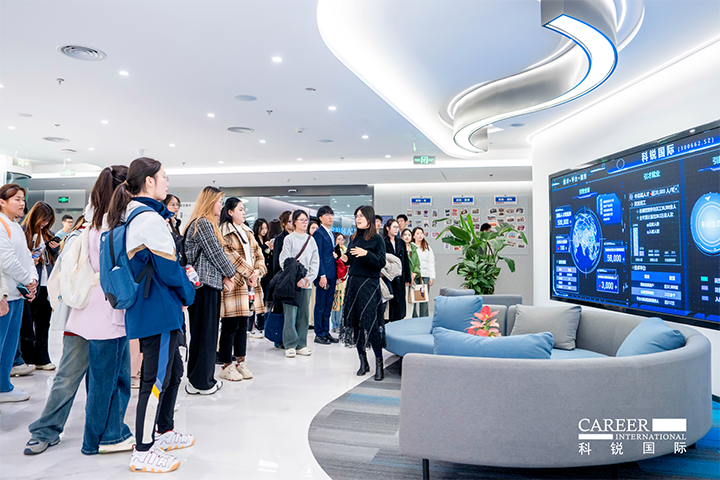 知名人力资源供应商mile米乐集团国际在企业参访活动中为拜访嘉宾与学生介绍公司基本情况